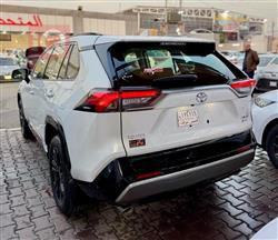 تۆیۆتا ڕاڤ 4